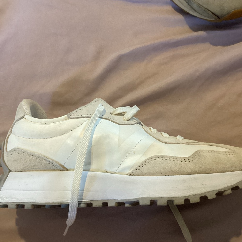 New balance 327 cream color - Picture 2 of 4